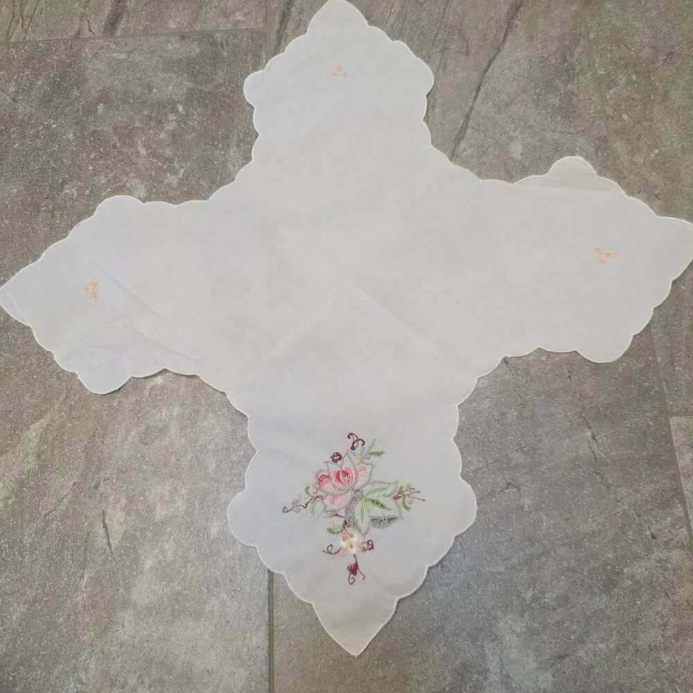 Vintage Appliqué & Embroidery Linen Bread Basket Liners flowers